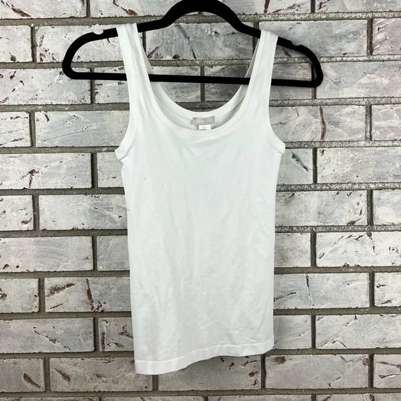 Hanro | Black and White Tanks - Picture 3 of 14
